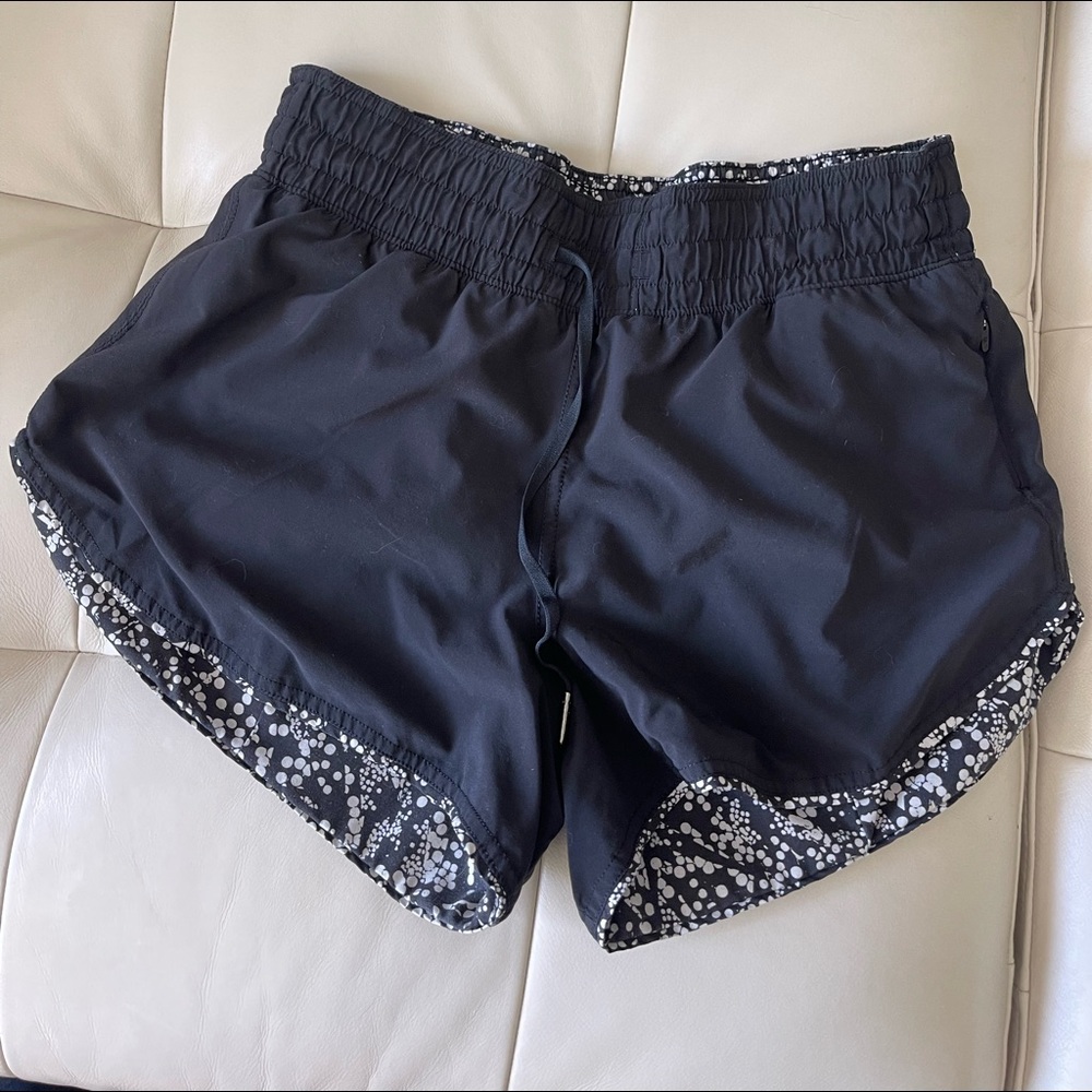 BLACK LULULEMON SHORTS